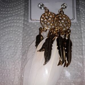NEW GORGEOUS Gold Bohemian Bead Dangle White Feather Earrings Dream Catcher NWT